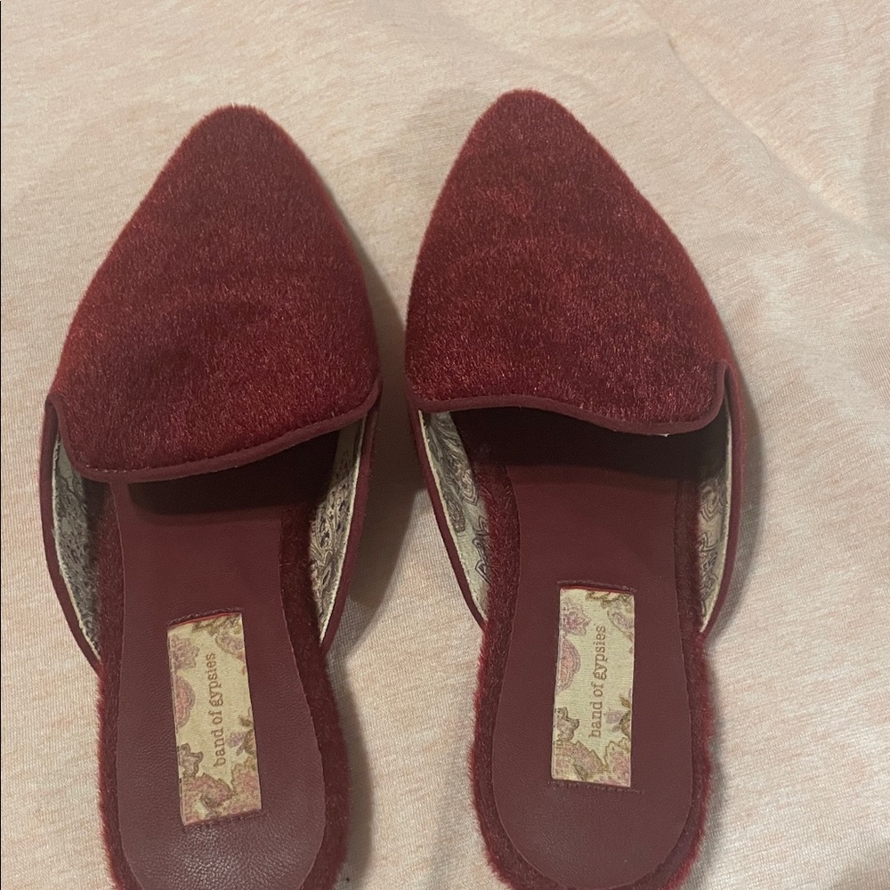 Band of Gypsies Women's Wine Pointed Toe Slip-On Mules
